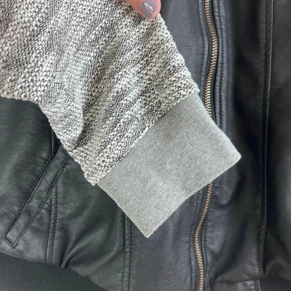 Torrid Black Faux Leather & Marled Grey Terry Bomber Jacket Size 1 Hooded - Picture 9 of 10